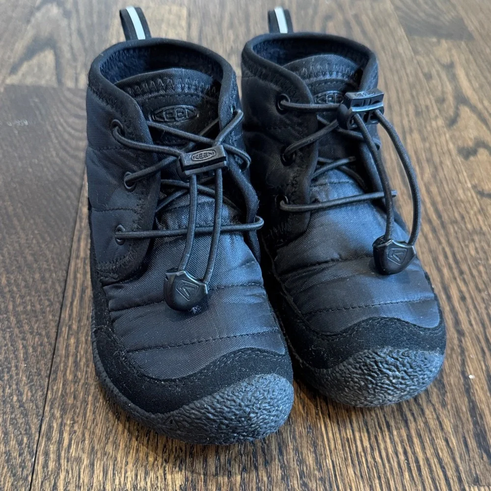 Keen Howser II Waterproof Chukka boot shoe boys size 8 cold gear